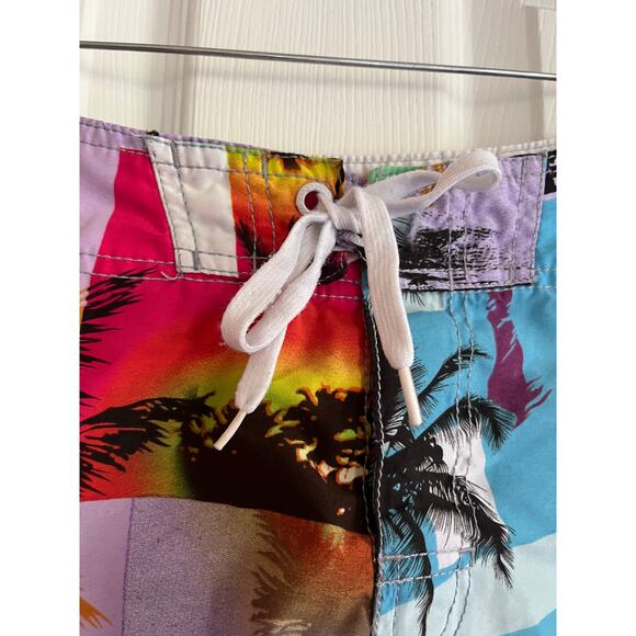 B. Split Tropical Hawaiian Palm Board Shorts - Picture 4 of 8
